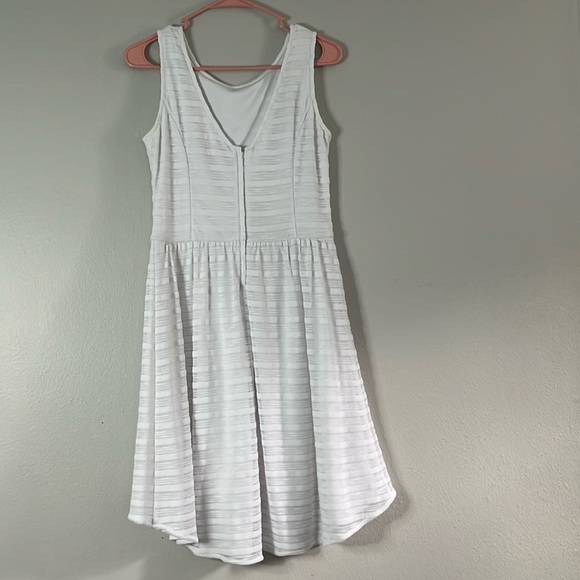 White stripes, high-low Lilly Pulitzer dress. - Picture 3 of 7